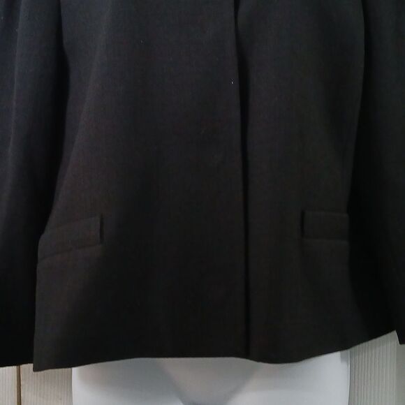 Banana Republic 100% wool sophisticated cropped blazer Sz 14 NWOT - Picture 2 of 5